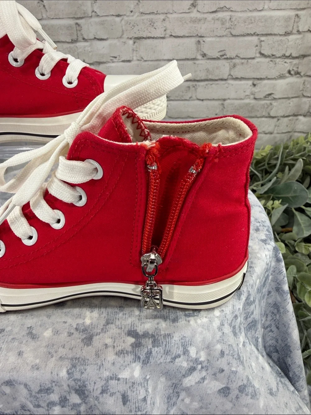REN BEN - Red Canvas Classic Mid-High Fashion Sneakers - Boys 13M ❤️ EUC